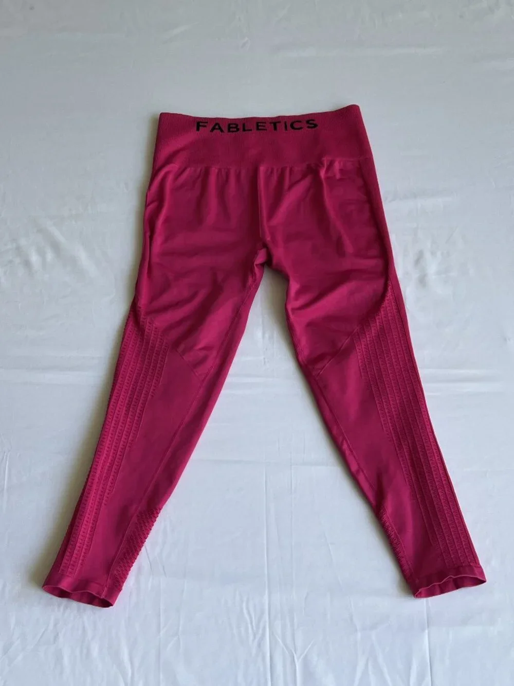 Fabletics Seamless Leggings Hot Pink Magenta Logo Waistband Capri Crop GUC‎ S/M